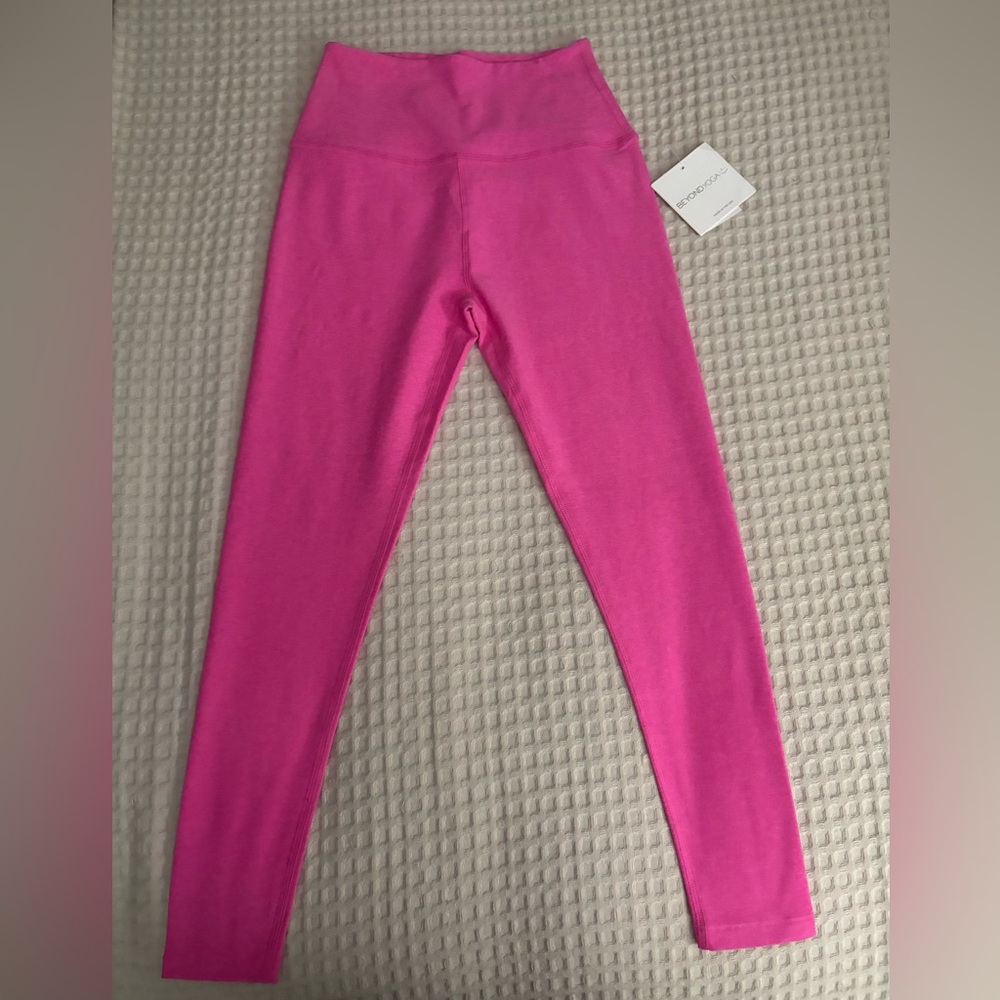 Beyond Yoga Vibrant Pink  Leggings M  & Top 1X run like L
